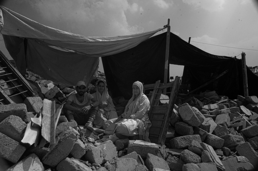 Monochrome version of image 1